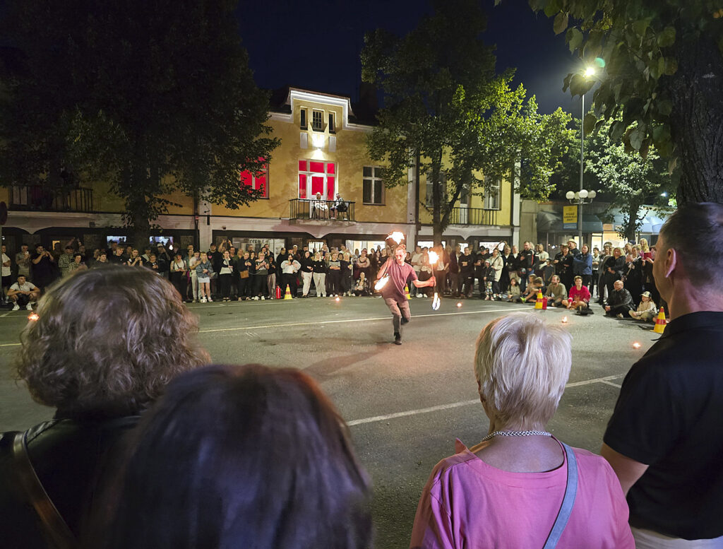 Taiteiden Yä on upea esimerkki yhdessä tekemisestä.