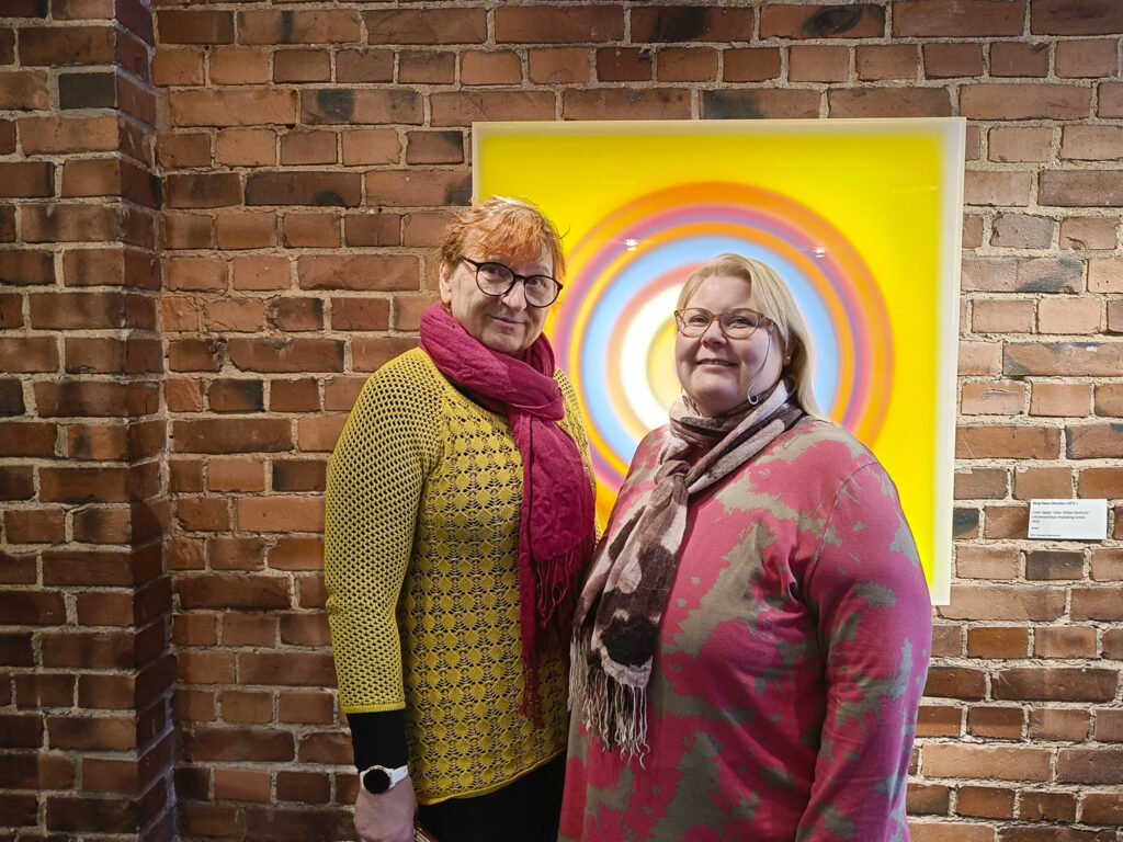 Marjukka Paajolahti-Halme ja Nora-Monika Koivunen ovat aktiivisia kulttuurin harrastajia.