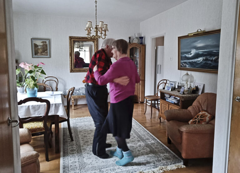 Anja ja Erkki Peltonen nauttivat vauhdikkaista tansseista.