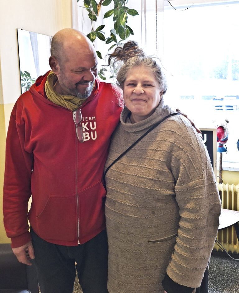 Tuomo Tammenpäälle ja Sari Kippilälle kemiönsaarelaisuus tarkoittaa ennen kaikkea erityistä yhteisöllistä otetta elämään.