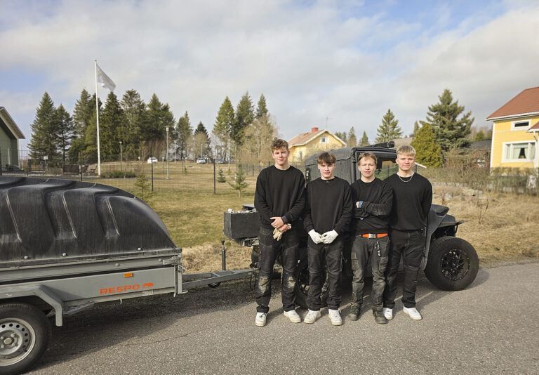 PintaNeliö eli Valtteri, Sami, Topias ja Kaapo tekevät nuoruuden innolla siistiä jälkeä pihassa ja puutarhassa.