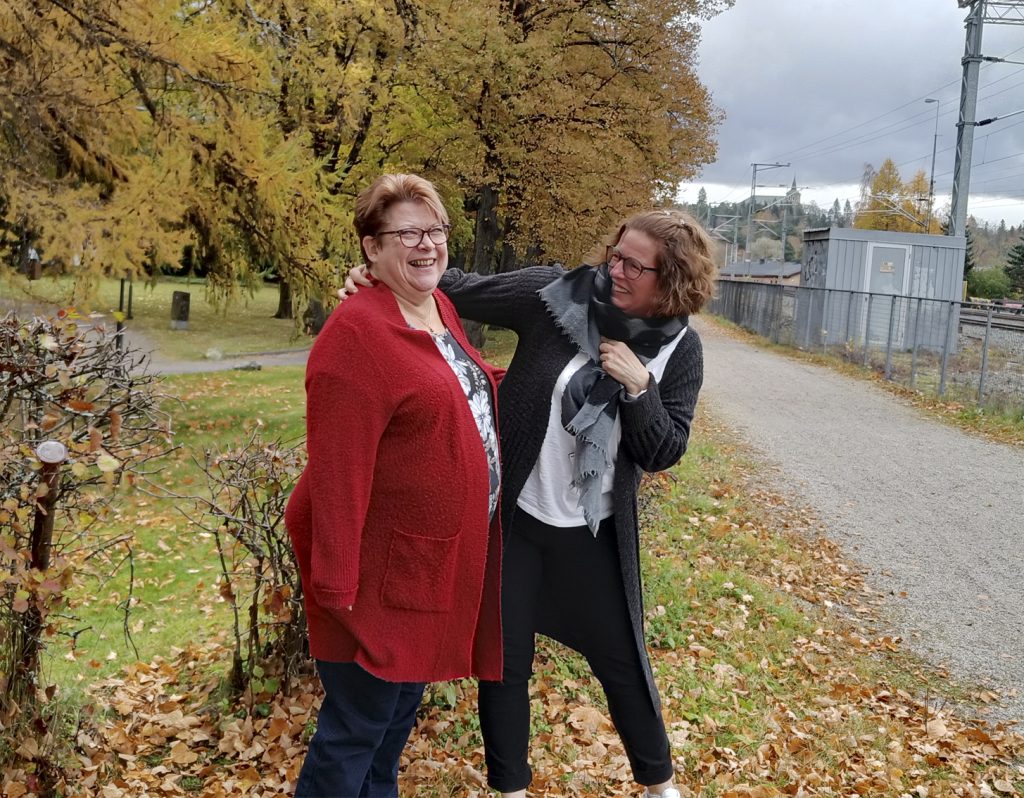 Arja Kemppainen ja Terhi Sinnelä ovat kyläyhdistysten toiminnan ideanikkareita.