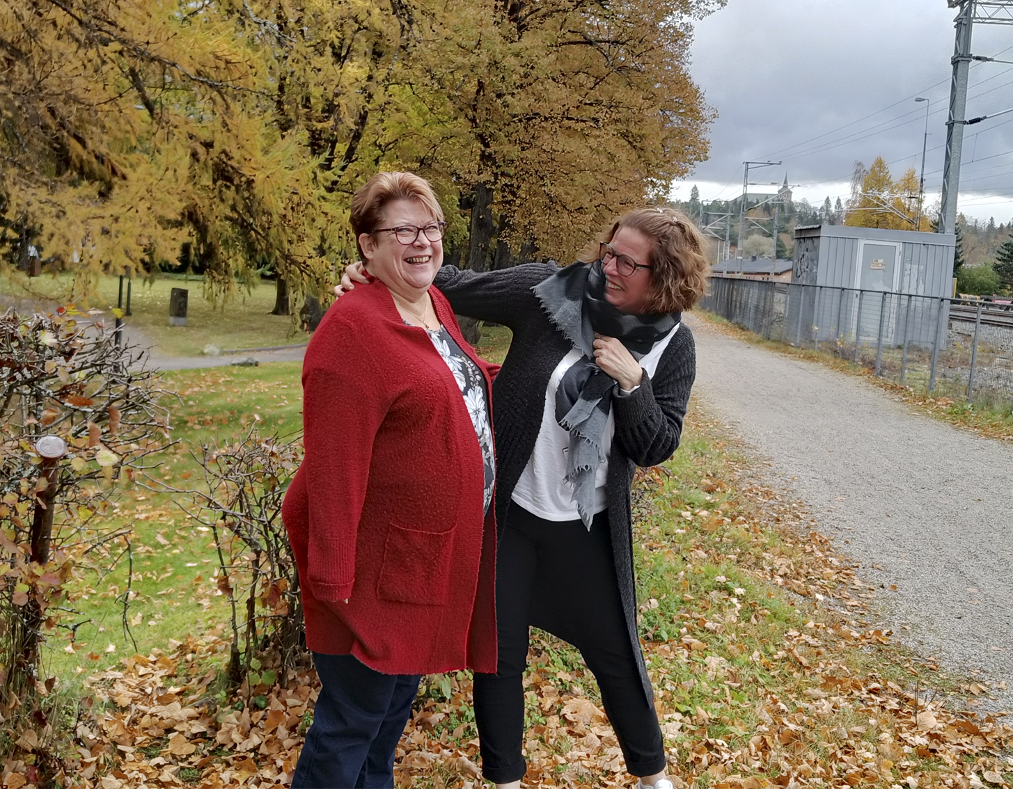 Arja Kemppainen ja Terhi Sinnelä ovat kyläyhdistysten toiminnan ideanikkareita.