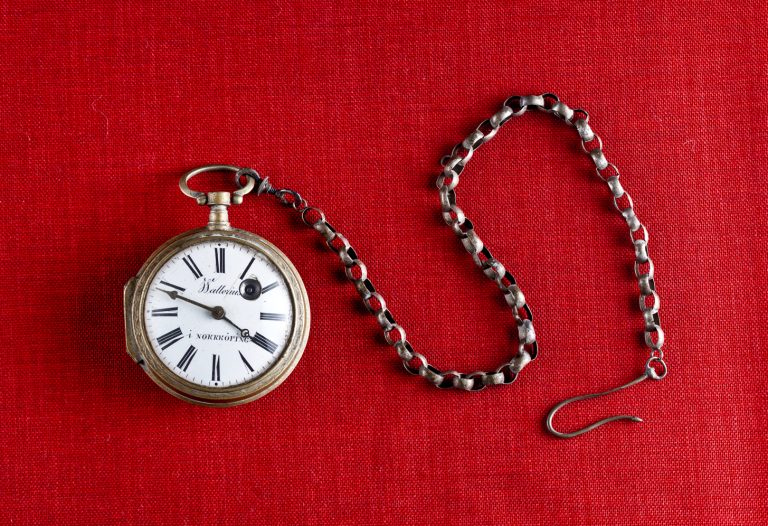 Vallerius i Norrköping oli oman aikansa laillinen tuoteväärennös. Tällaiset myynninedistämistarkoituksessa tehdyt tuoteväärennökset olivat verraten tavallisia suomalaisten kellosepänliikkeiden valikoimissa 1800-luvulla. Kuva: Marko Ikonen