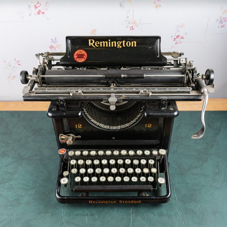 Salon Sähkö- ja Konetehtaan Remington 12 kirjoituskone. Kuva: Marko Ikonen