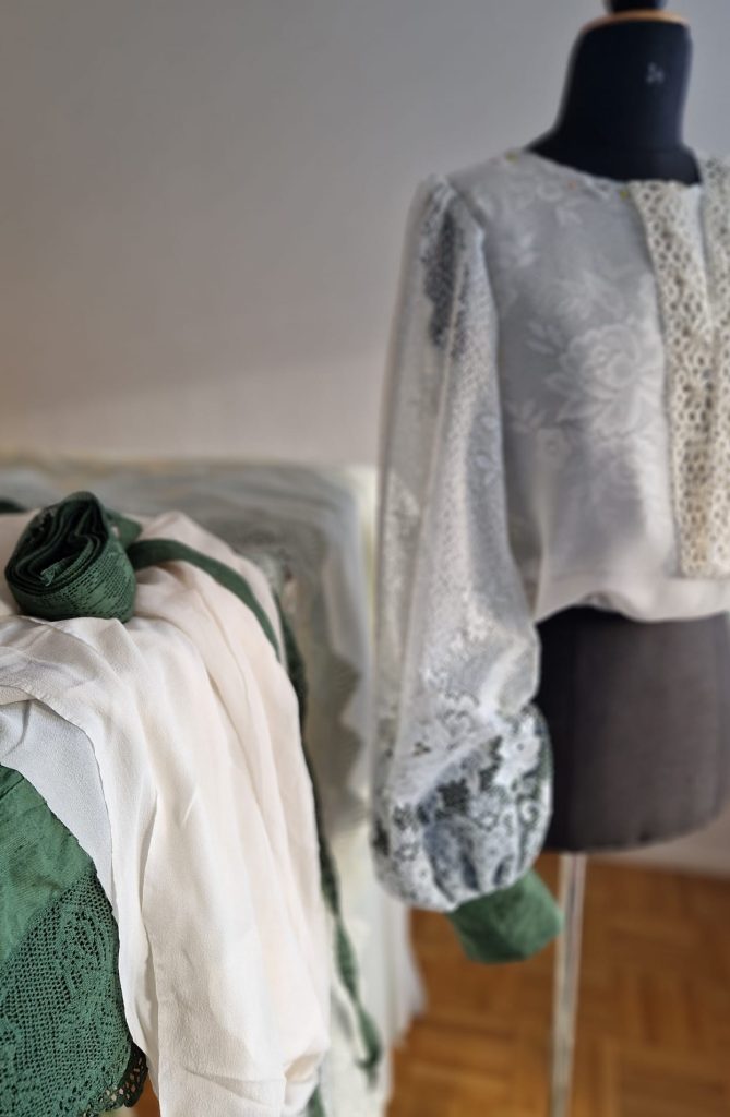 Puvussa näkyy tarinallisuus ja kierrätys.