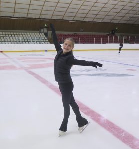 Kiira Koskista kiehtoo taitoluistelussa lajin monipuolisuus.