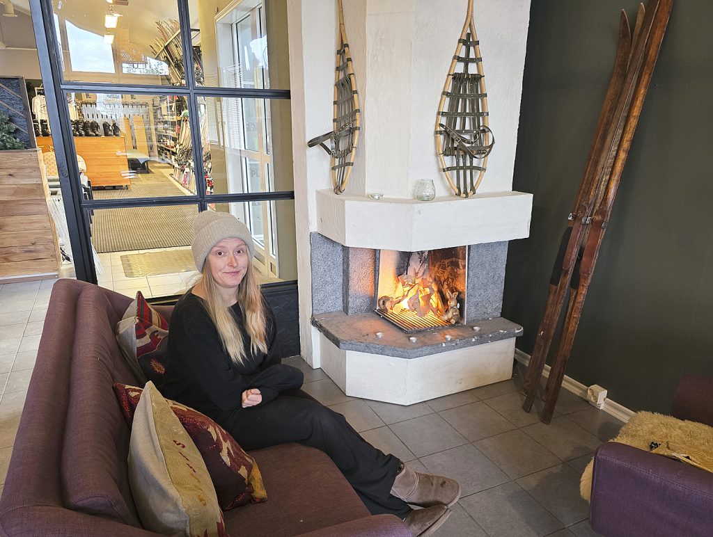 Laura Lahtinen on tyytyväinen Terho Hills-ravintolassa tehtyyn remonttiin.