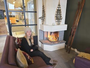 Laura Lahtinen on tyytyväinen Terho Hills-ravintolassa tehtyyn remonttiin.