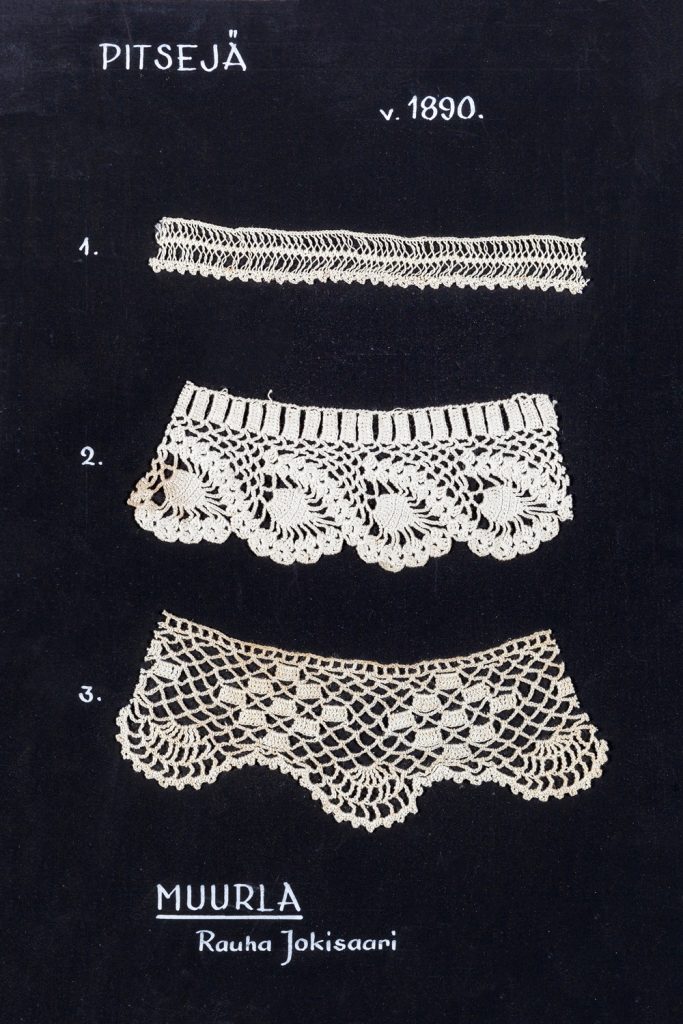 Salon seudun ammattiopistossa säilyneet tekstiilinäytteet antavat arvokkaita pilkahduksia salolaisten pukeutumisesta ja kodintekstiileistä menneinä vuosisatoina.