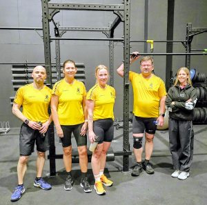 Juha-Petteri Kemilä, Mari Kylä-Utsuri-Virtanen, Henna Heinonen ja Toni Virtanen lähtivät uteliaina kokeilemaan Hyroxia. Ohjaaja Sara Korpineva kertoo lajin sopivan monille palautteen perusteella.