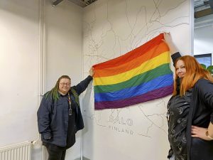 Hanna ”Norppa” Sippola ja Anni Partanen toivottavat kaikki kiinnostuneet tervetulleiksi Loiskeeseen.