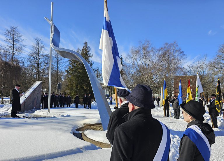 Talvisodan päättymistä juhlitaan perinteisin menoin. Kuva vuodelta 2023.