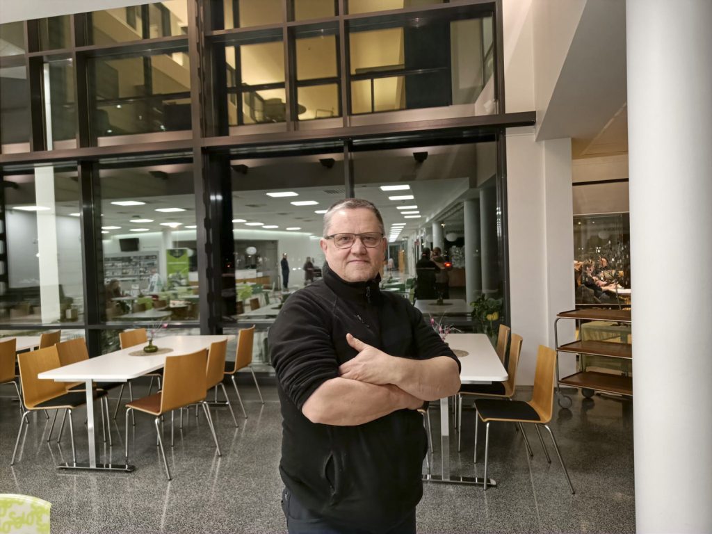 Markku Erikssonilla todettiin kuulonalenema nelikymppisenä.
