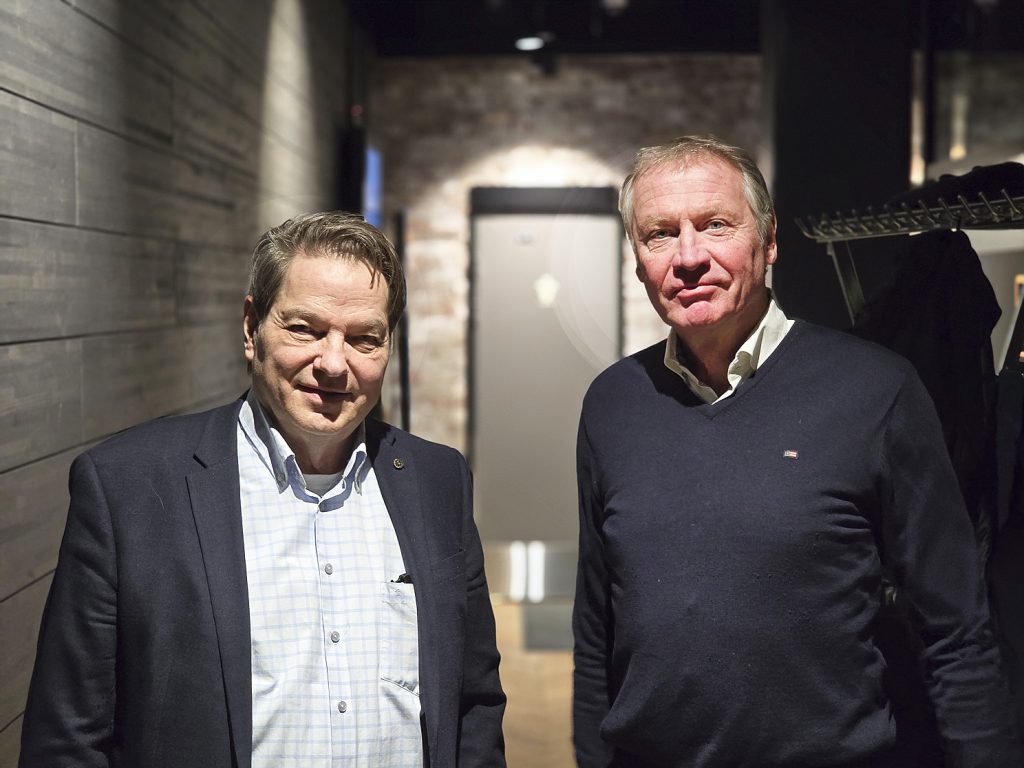Rotarypiirin 1410 Rauhan alakomitean puheenjohtaja Jari Seikkula ja Salon Rotaryklubin presidentti Jukka Alanko lähtevät yhdessä muiden vapaaehtoisten kanssa viemään ambulansseja Ukrainaan loppukuusta.