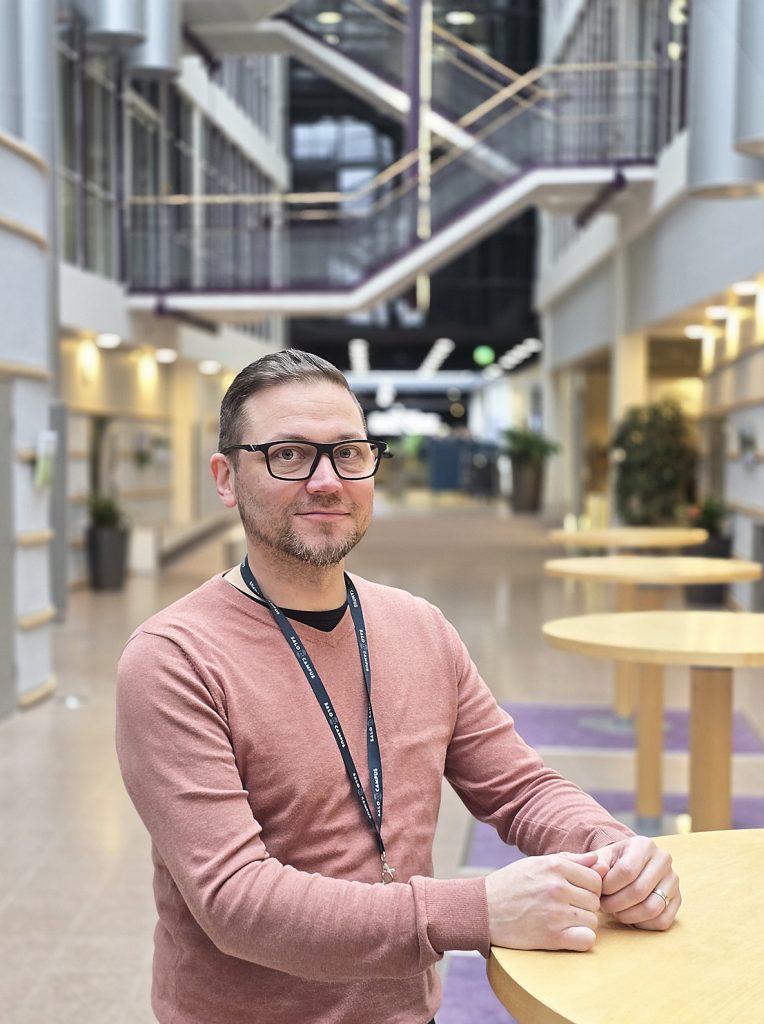 Yrityssalon Mikko Paju kannustaa aloittavia yrittäjiä hakemaan apua ja neuvoja.