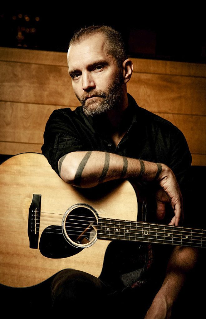 Sampsa Sarparanta esiintyy Teatteri Provinssissa lauantaina klo 20. (Kuva: Ville Malja)

