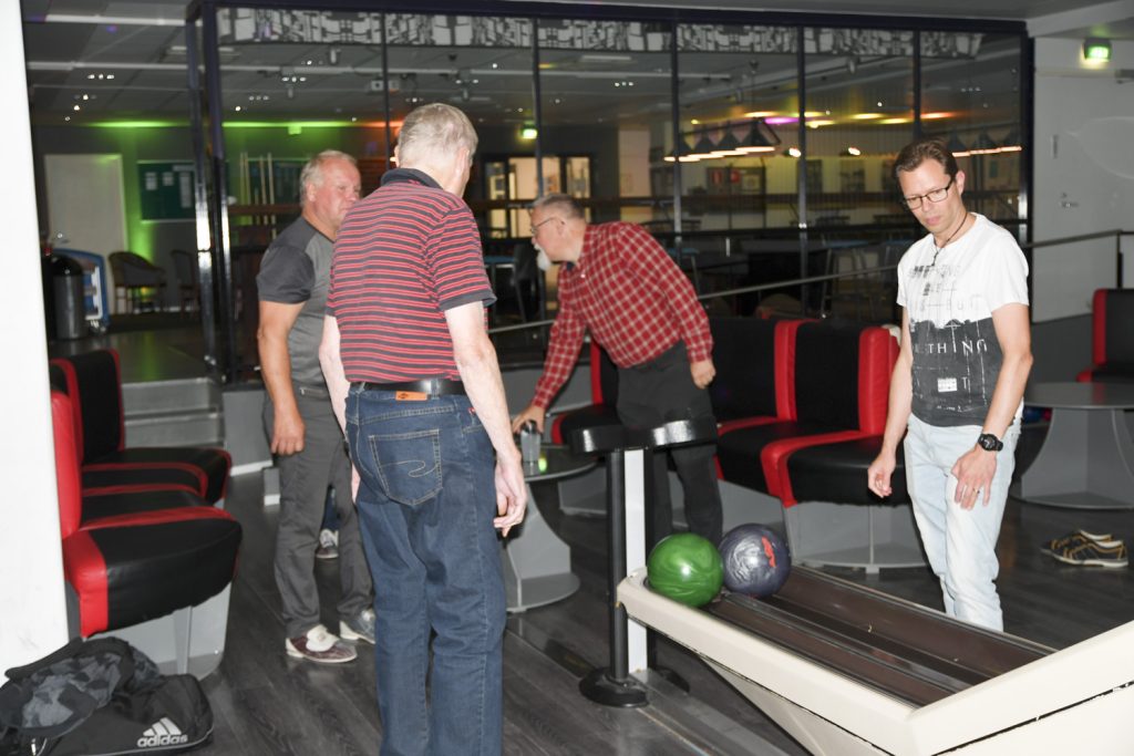 Erilaiset virkistystapahtumat, kuten yhdessä keilaaminen, kuuluvat olennaisena SSATY:n toimintaan.