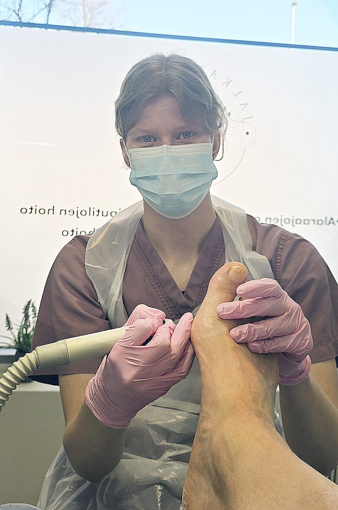 Elina Kakko viihtyy Salossa niin yrittäjänä kuin asukkaana.