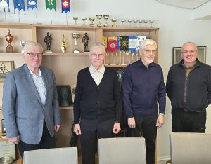 Eero Nurminen, Kalle Pettilä, Mikko Uola ja Timo Teinilä toivovat ihmisiltä juhlakirjaan sopivia valokuvia.