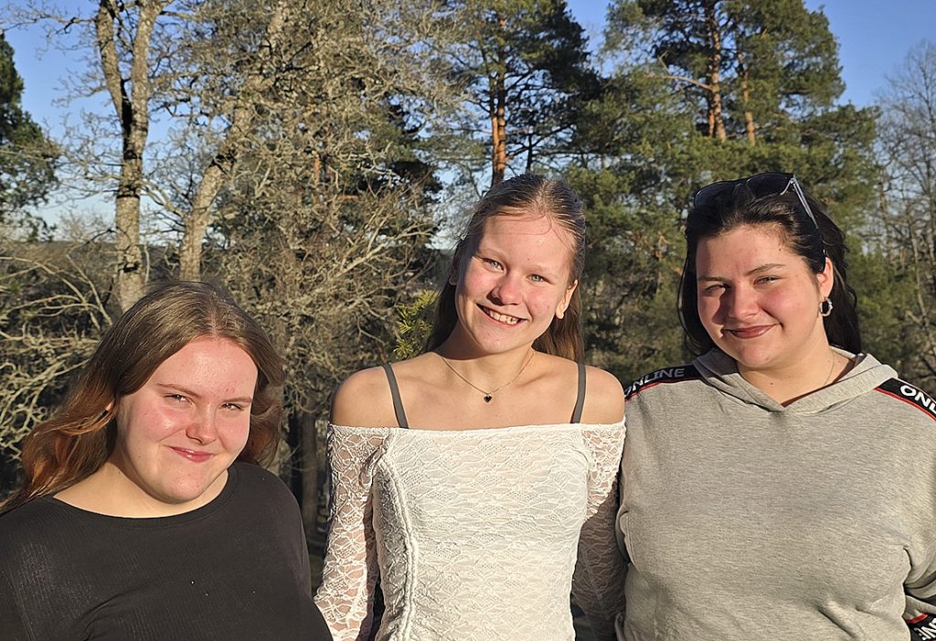 Amelia Viljamaa, Nelli Nurmio ja Kia Wilenius tykkäävät tehdä draamamessua hyvässä porukassa.