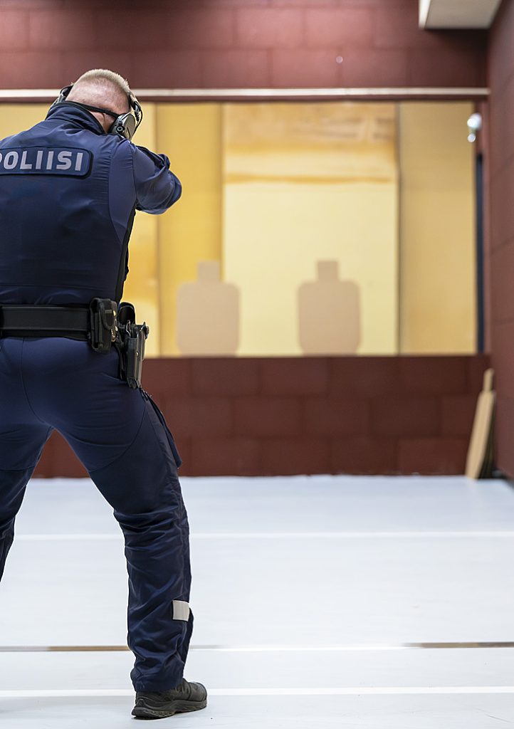 Salon uudella poliisiasemalla on hyvä tilat niin ampumaharjoitteluun kuin kunnosta huolehtimiseen. Myös henkilökunnan taukotilat saavat kiitosta.