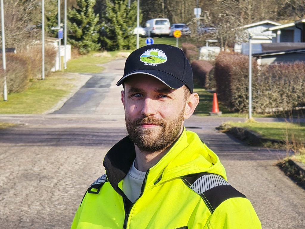 Klaus Troberg vastaa kaupungin asfaltointitöistä.