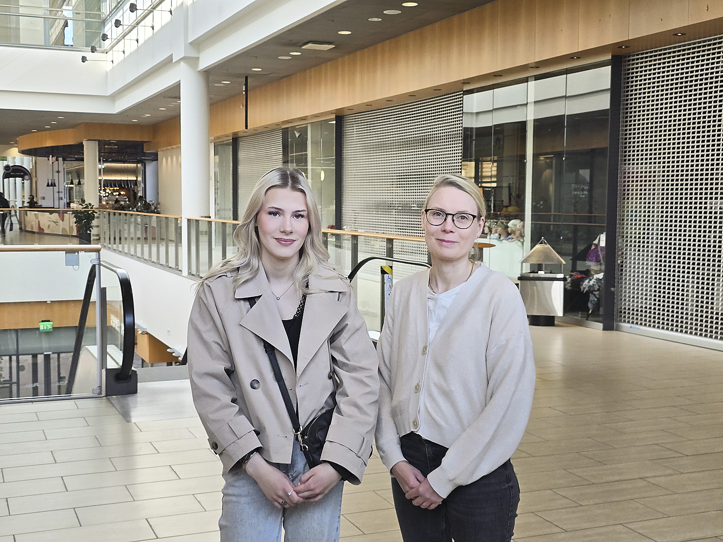 Susanna Ruponen (oik.)avaa Plazaan Cafe Beigen. Tytär Janina Lagerroos ja aloittaa Susannan kanssa työt uudessa kahvilassa.