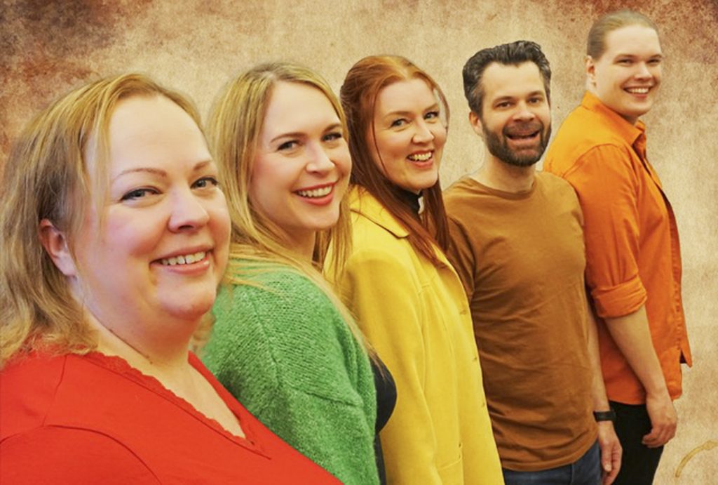 Esiintyjinä lavalla nähdään Kirsi Lindholm, Teemu Lintula, Sonja Priimägi, Matias Pynnönen ja Emmi Sundqvist. 