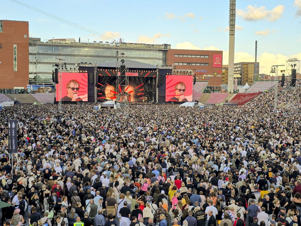 Eppu Normaalin jäähyväiskeikat täyttivät kolmena iltana Ratinan stadionin Tampereella.